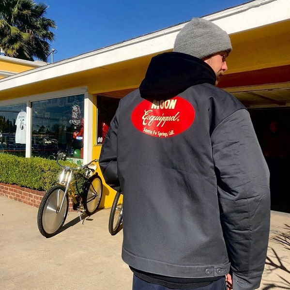Mechanic Mooneyes with Red MOON Jacket Oval Charcoal Logo Equipped Gray